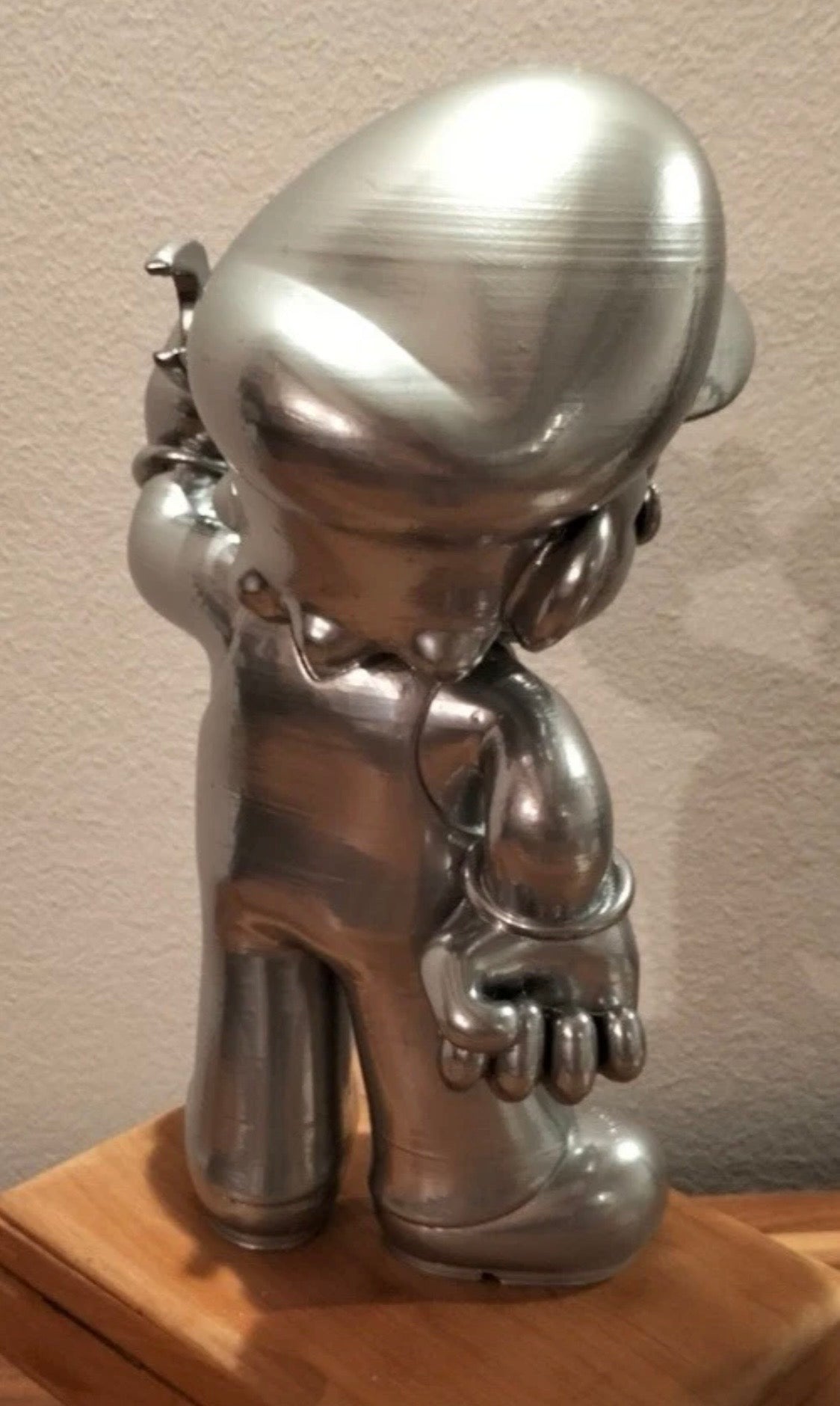 Statua Super Mario con Chiave Argento