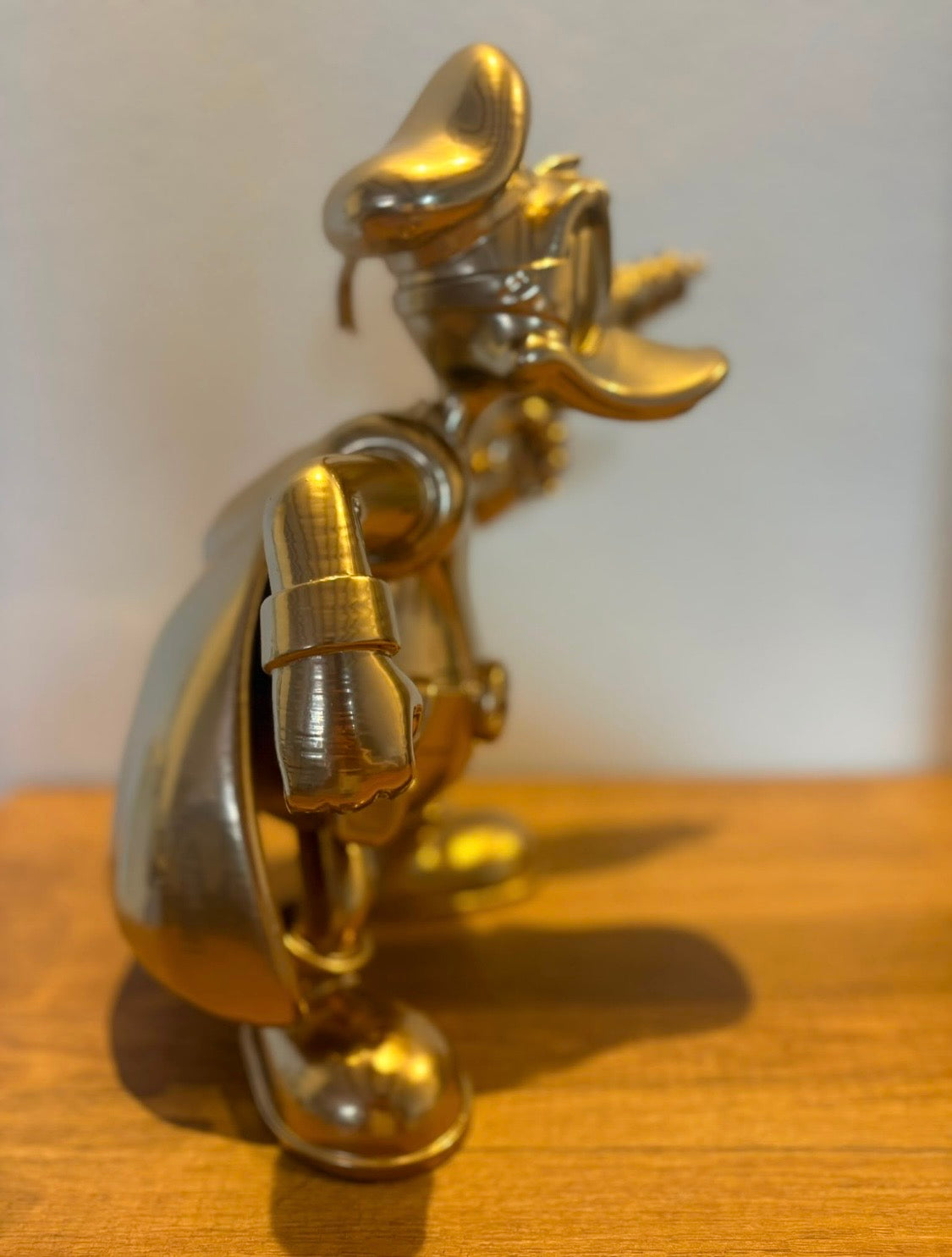 Statua Donald Duck con Pistola