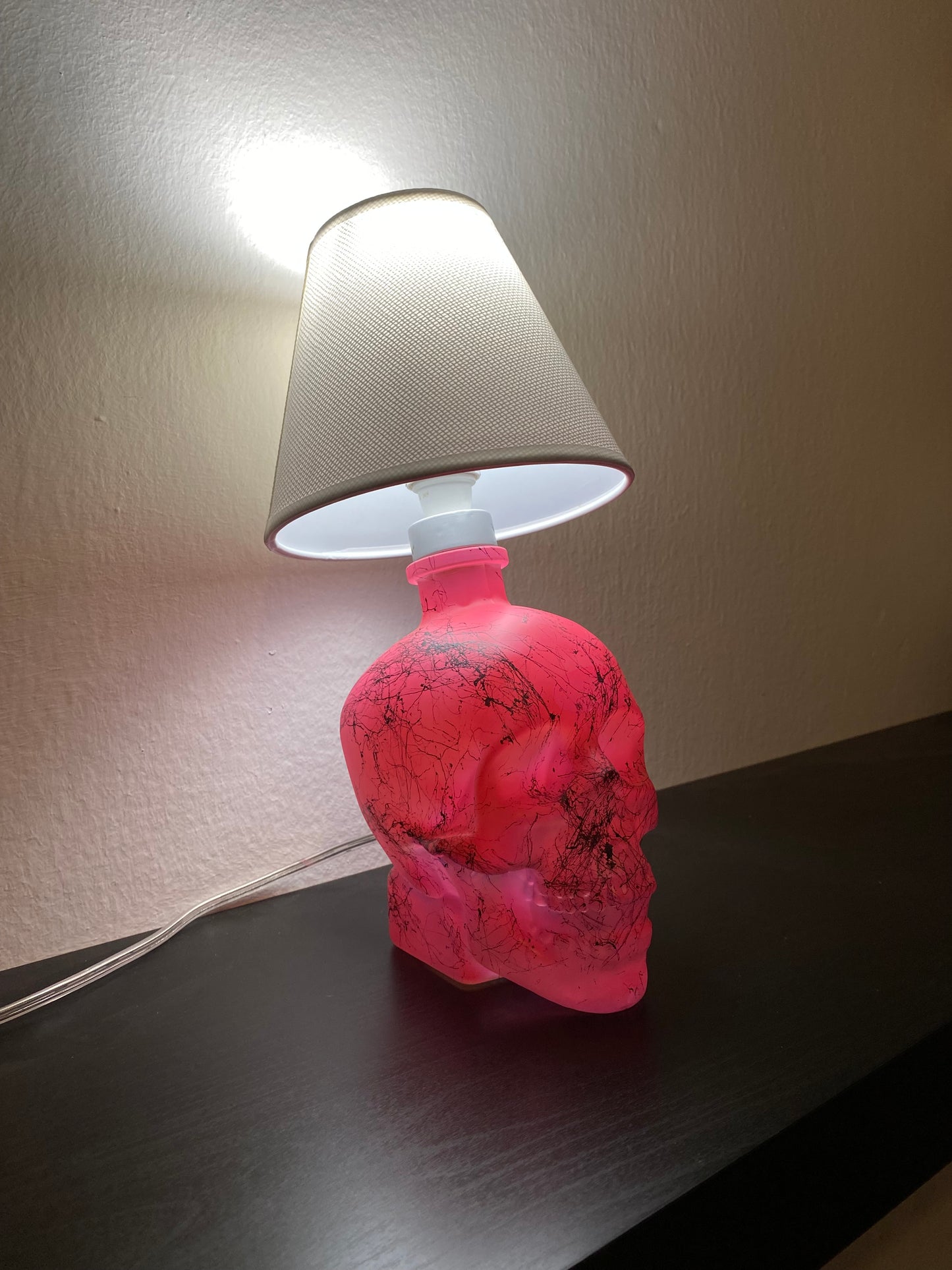 Lampada Teschio Crystal Head Rosa Fluo Effetto Marmo