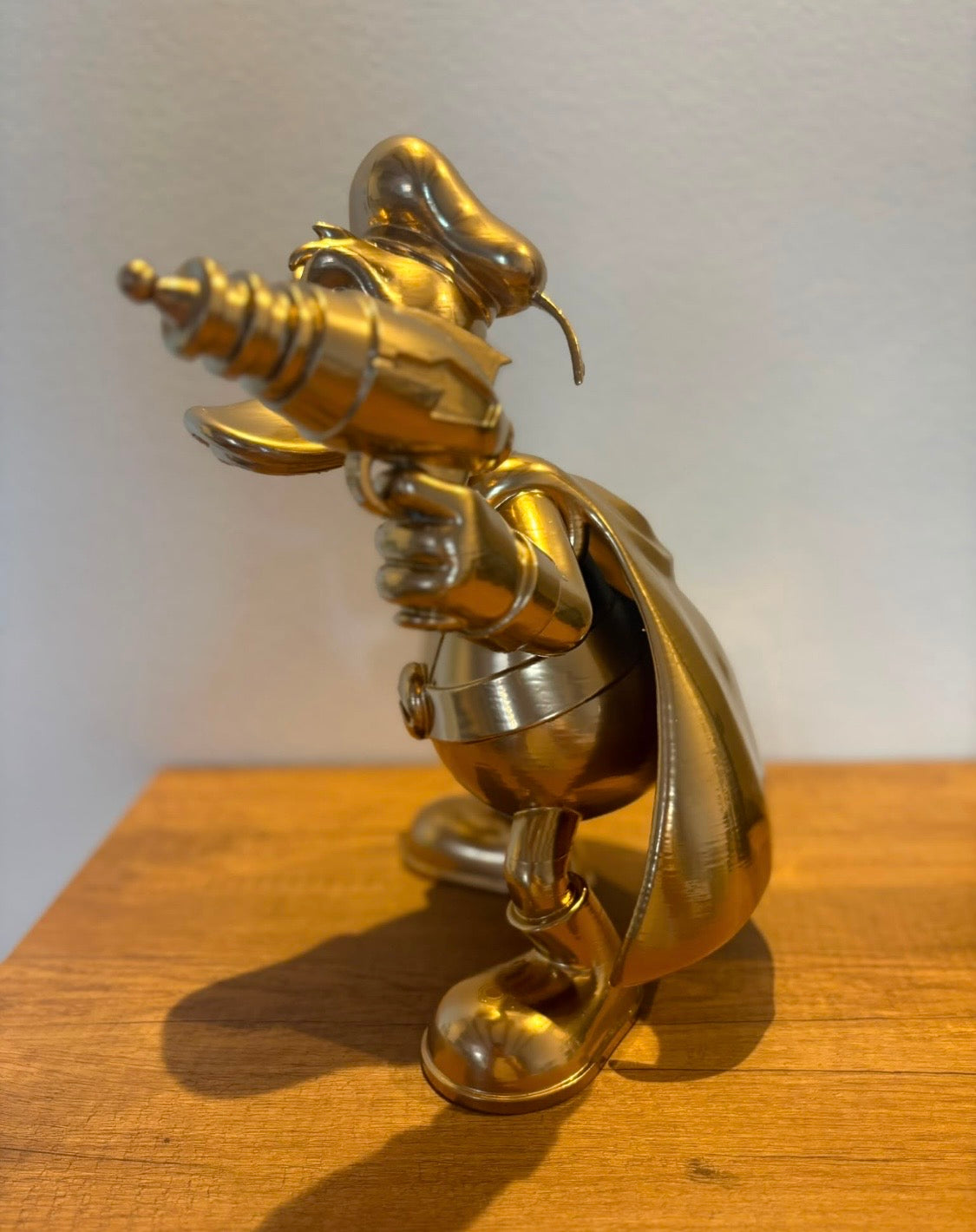 Statua Donald Duck con Pistola