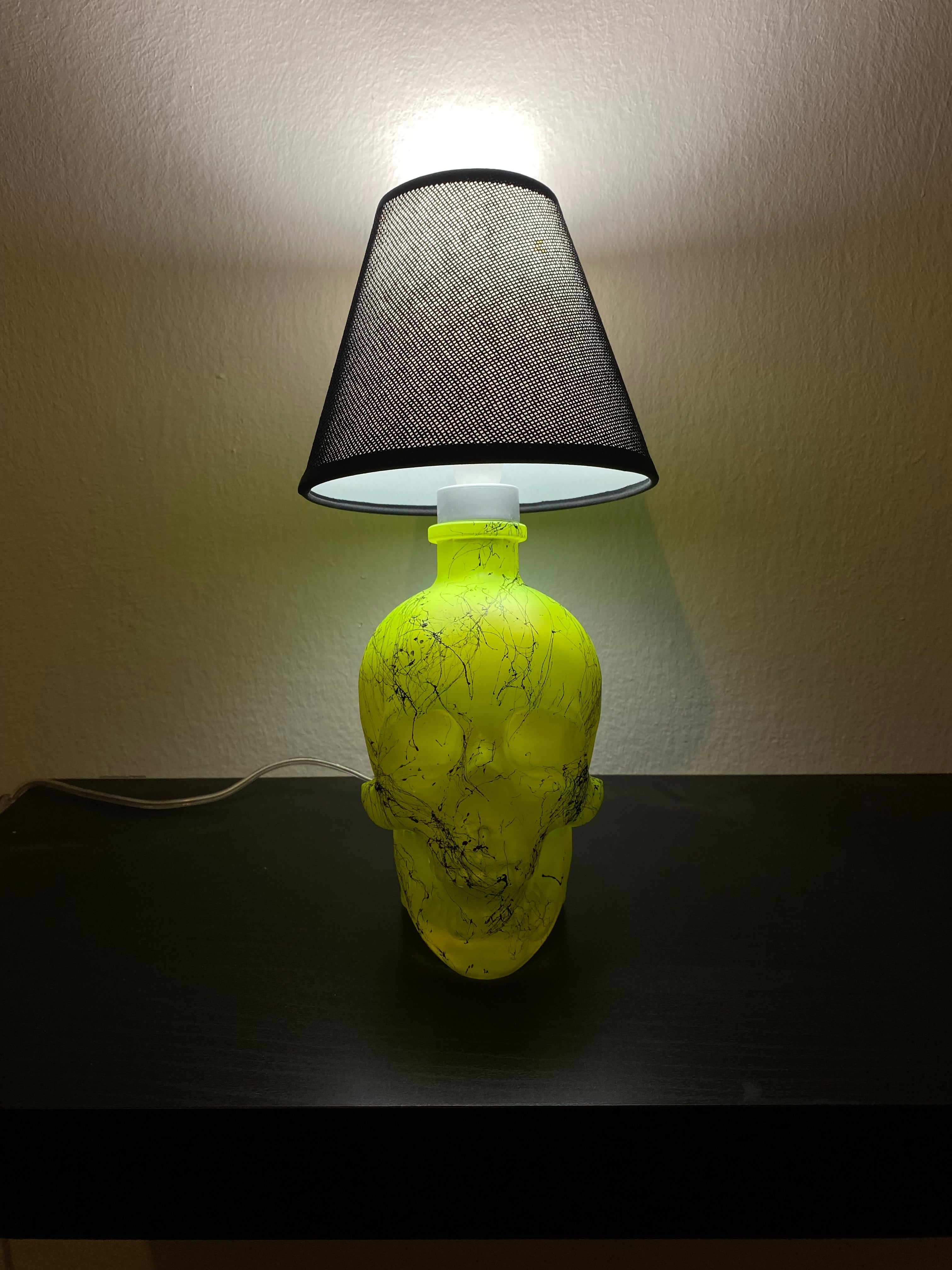 Lampada Teschio Crystal Head Giallo Fluo Effetto Marmo