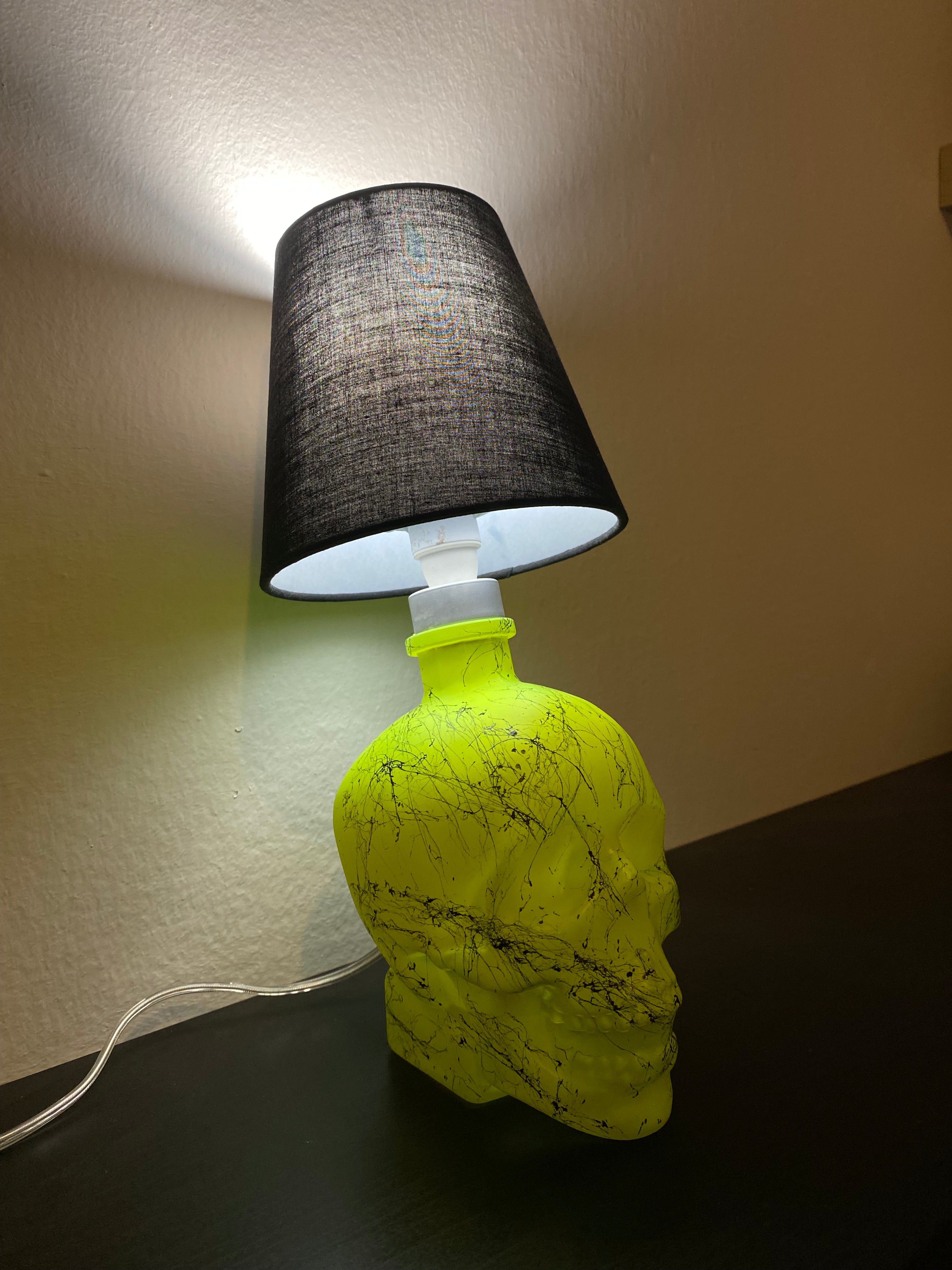 Lampada Teschio Crystal Head Giallo Fluo Effetto Marmo