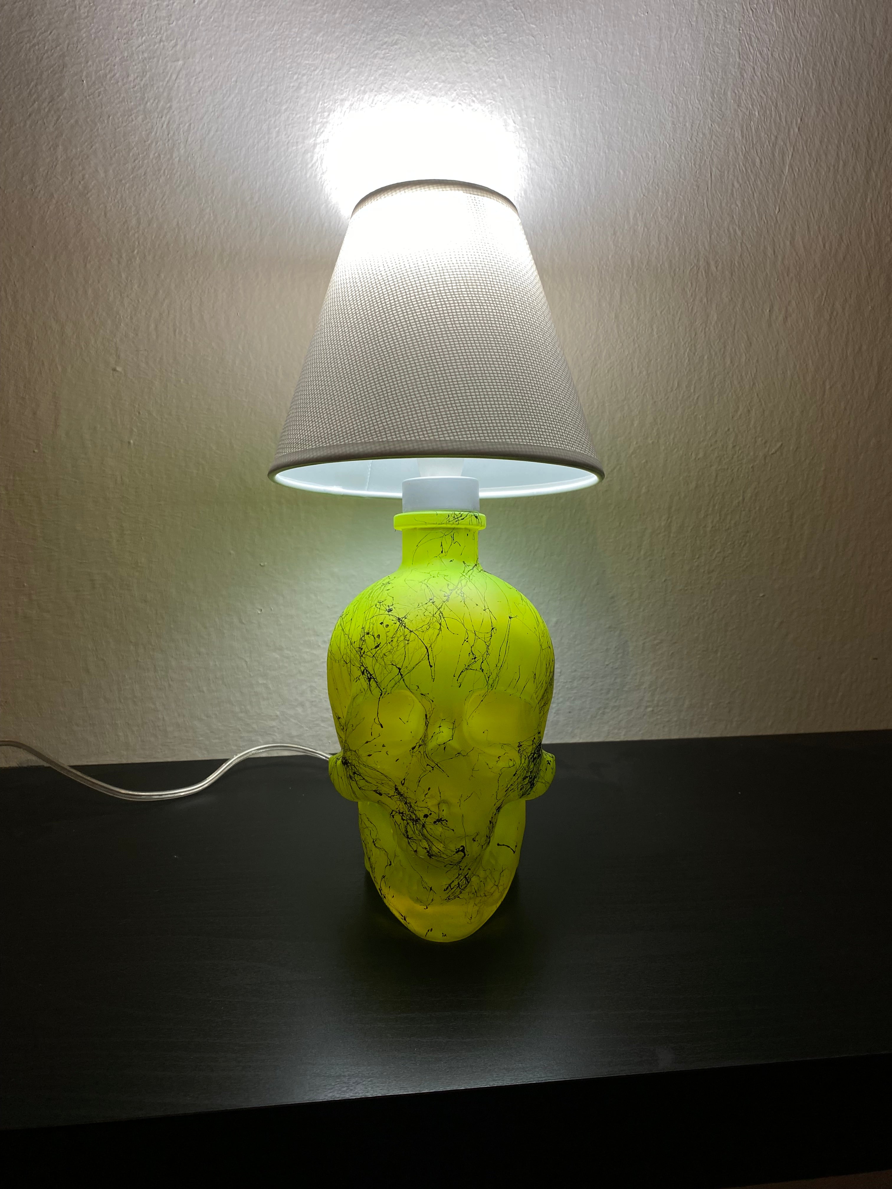 Lampada Teschio Crystal Head Giallo Fluo Effetto Marmo