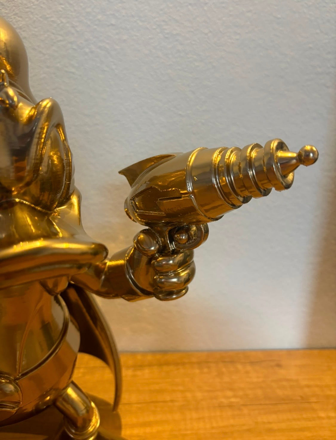 Statua Donald Duck con Pistola