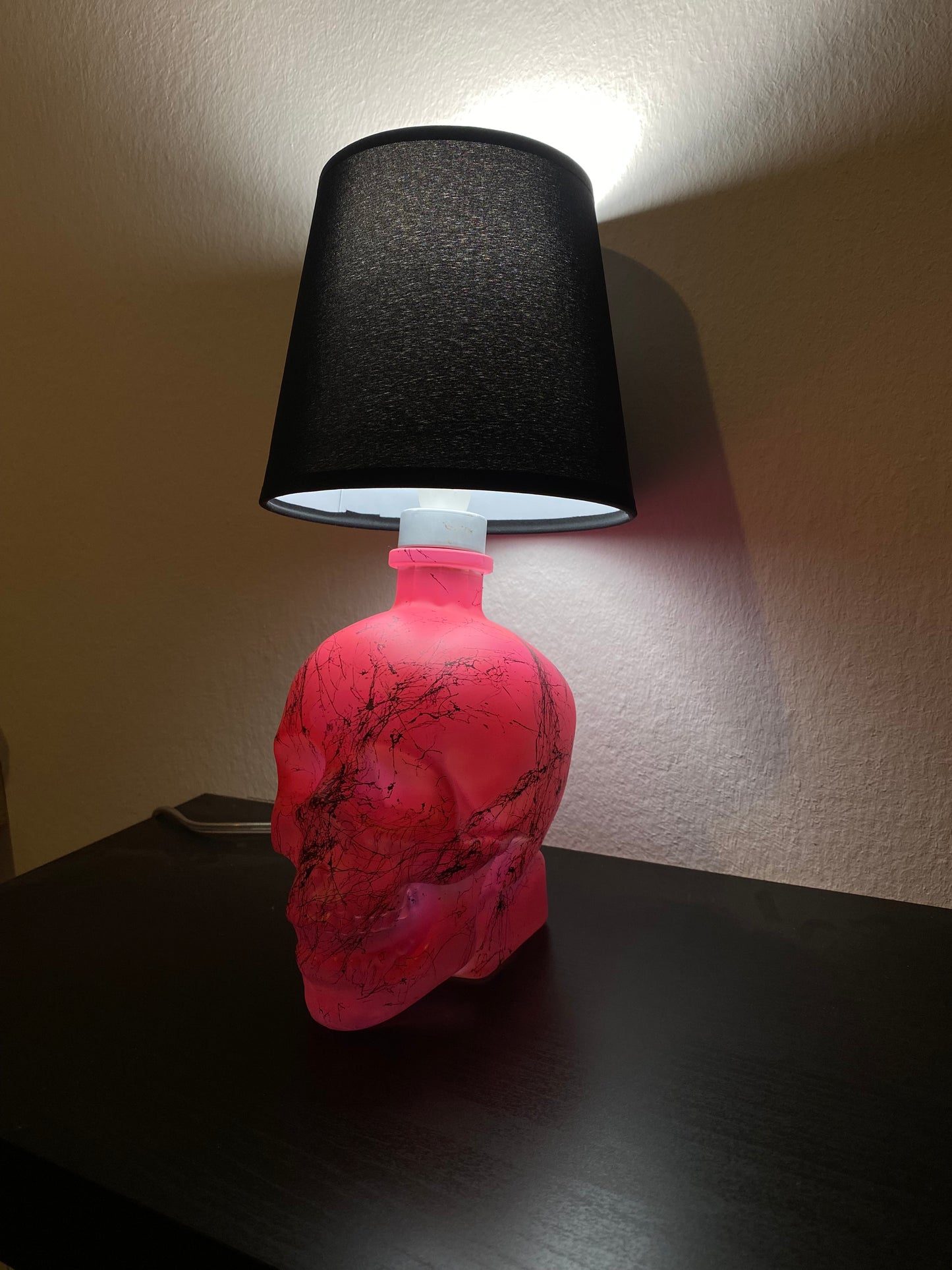 Lampada Teschio Crystal Head Rosa Fluo Effetto Marmo