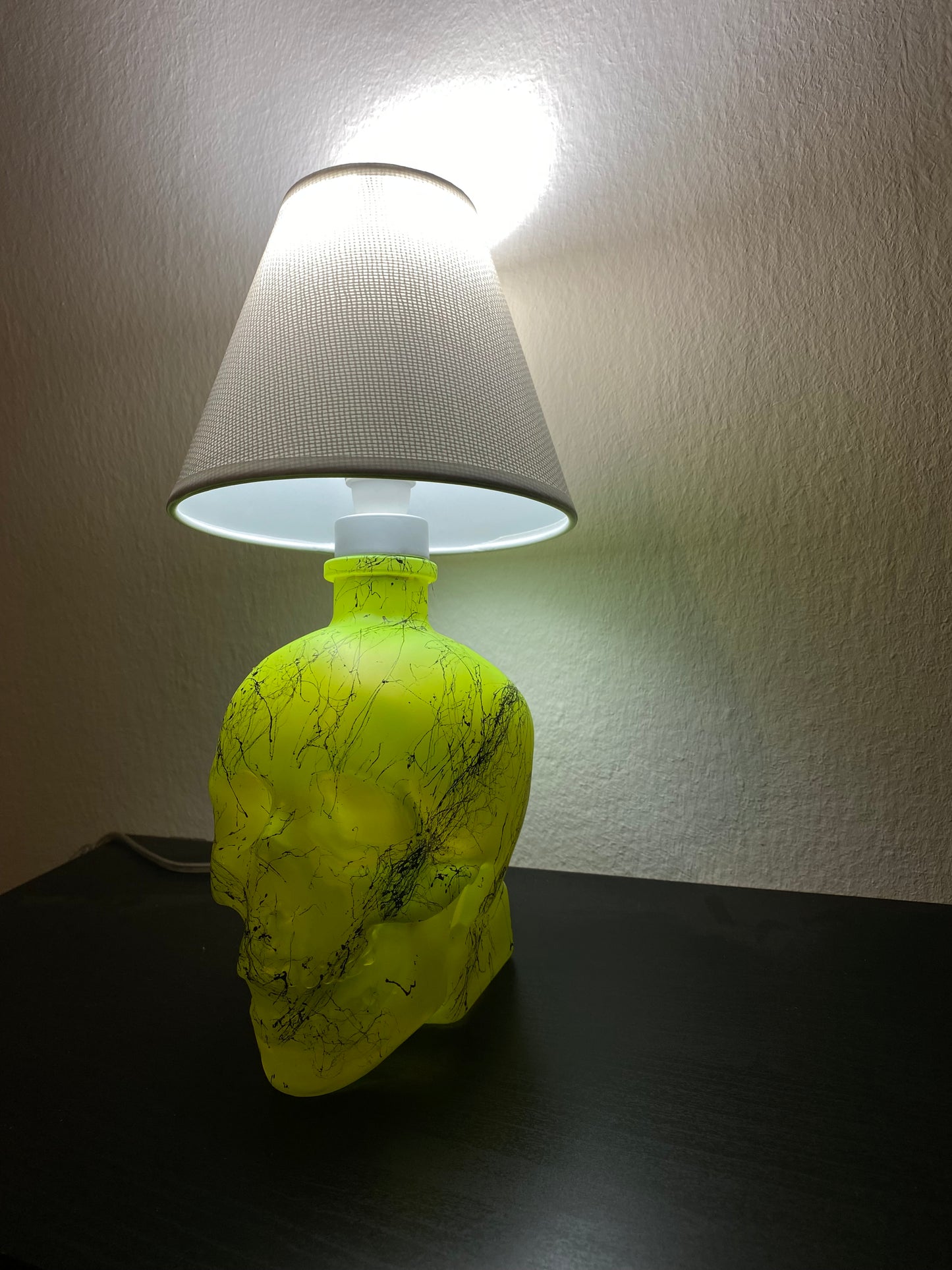 Lampada Teschio Crystal Head Giallo Fluo Effetto Marmo