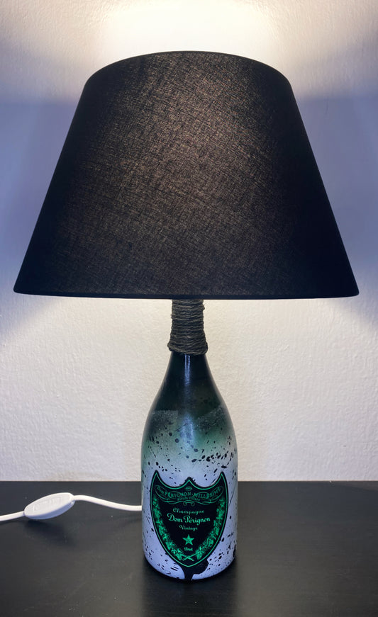 Lampada Modello x Dom Pèrignon Vintage Luminous Verde Colore Bianco e Verde