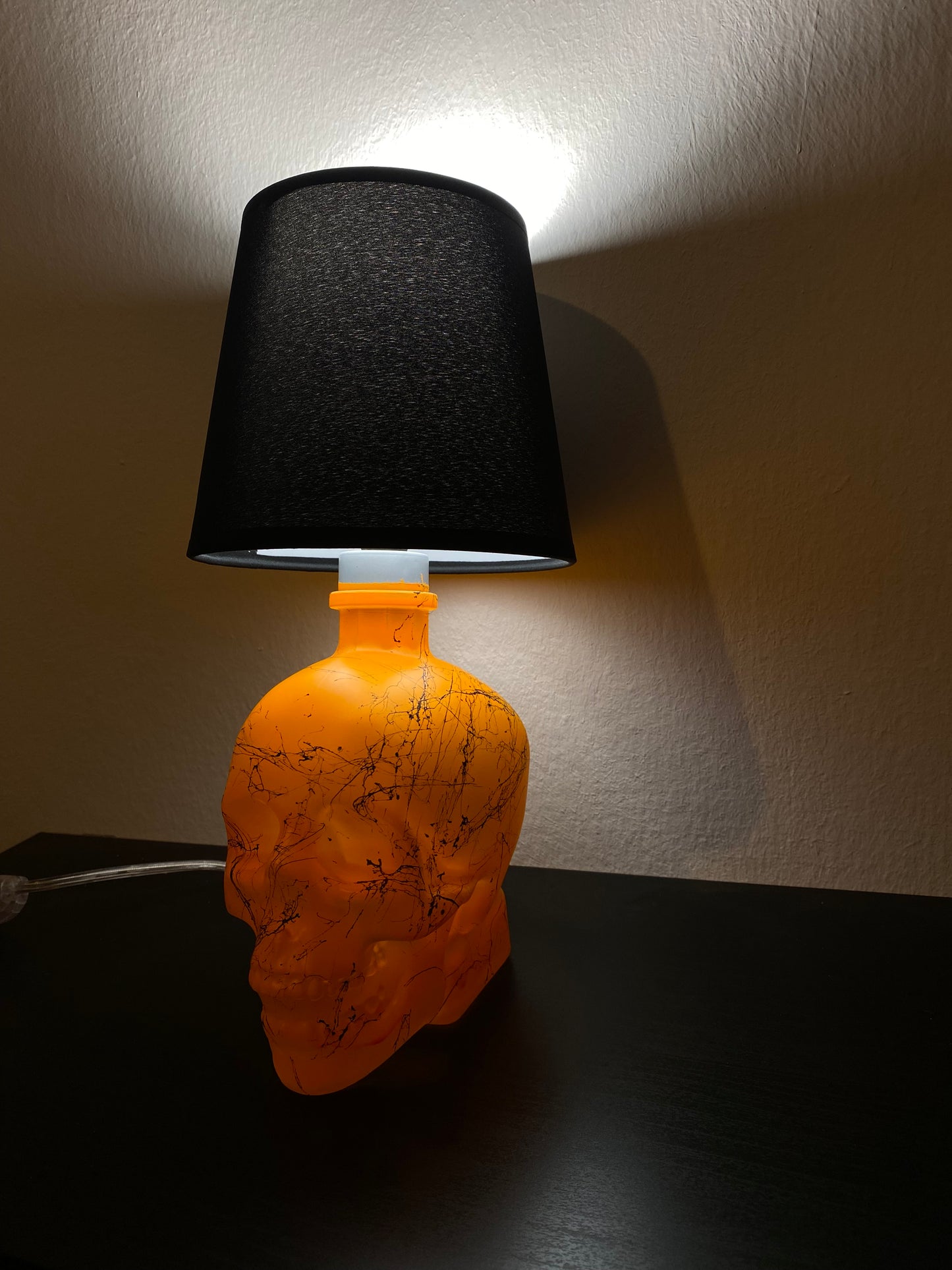 Lampada Teschio Crystal Head Arancione Fluo Effetto Marmo