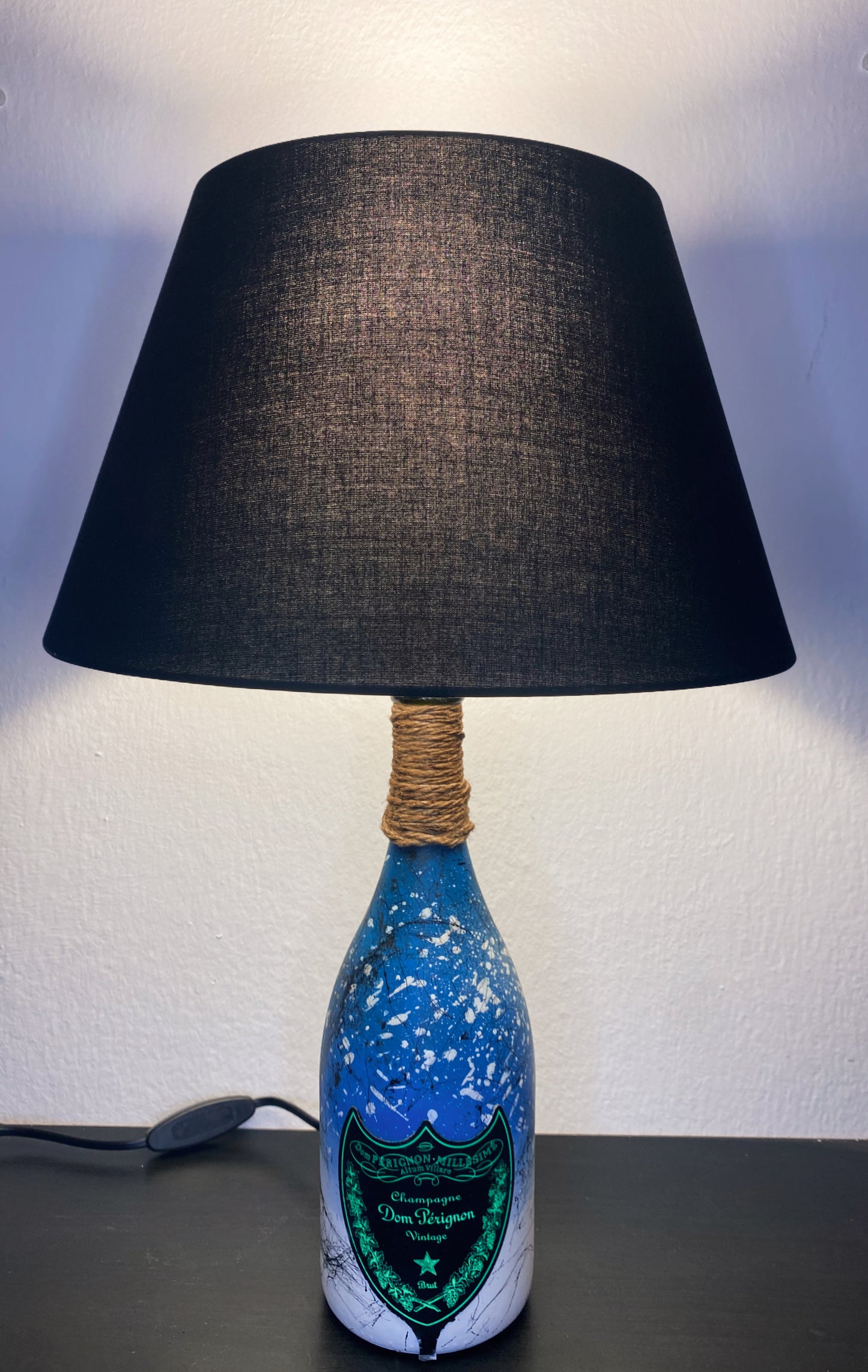 Lampada Modello x Dom Pèrignon Vintage Luminous Verde Colore Celeste