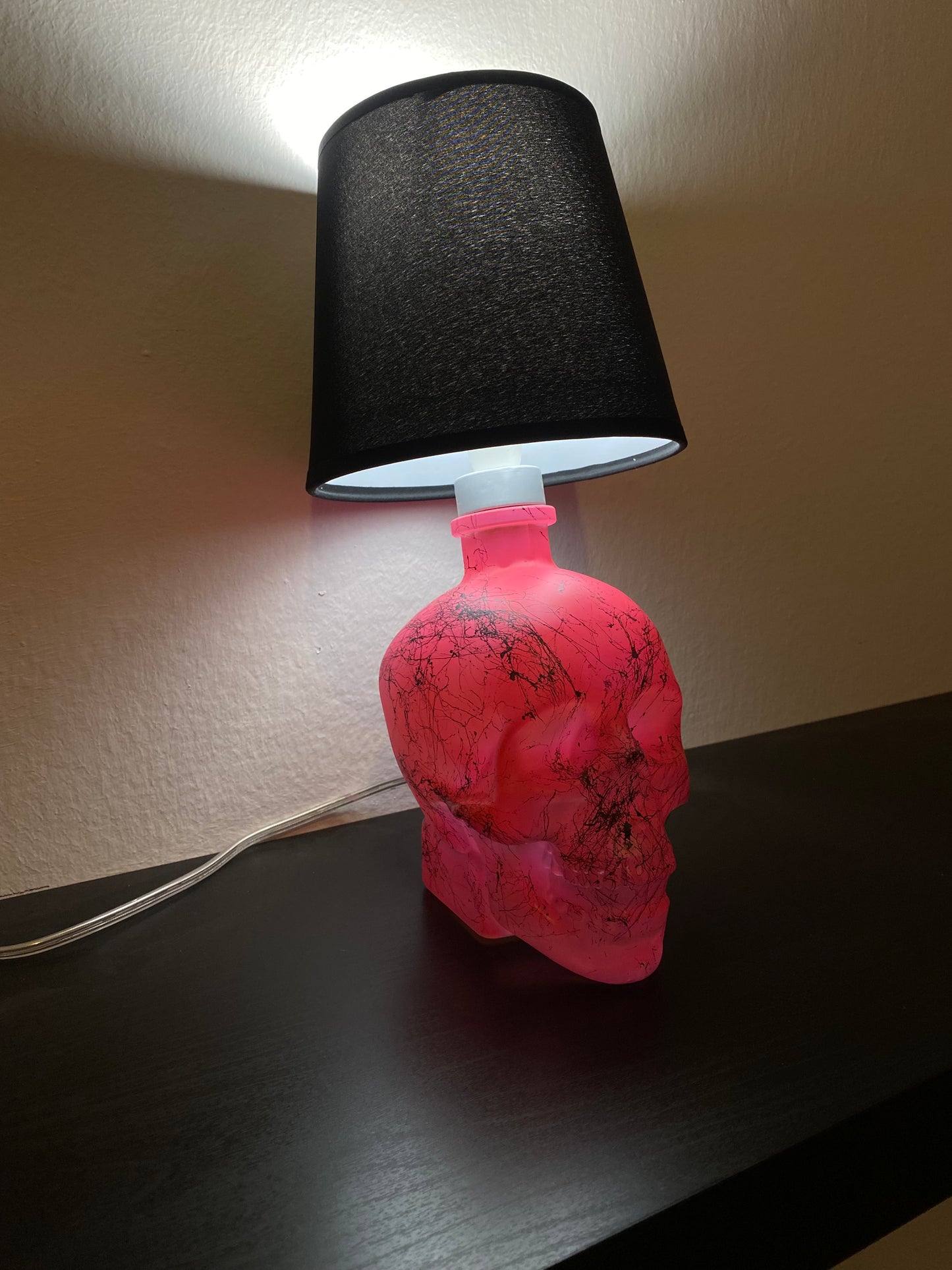 Lampada Teschio Crystal Head Rosa Fluo Effetto Marmo