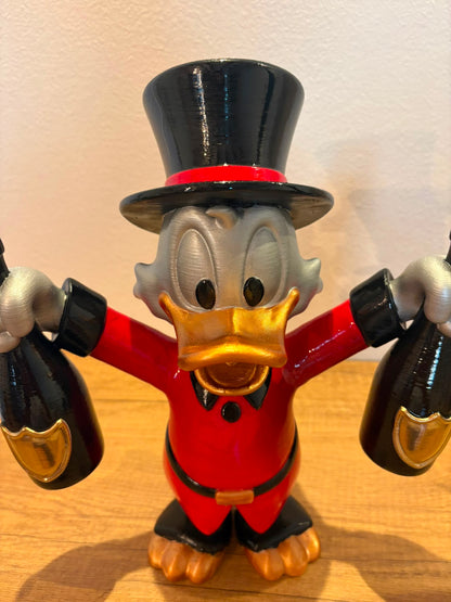 Statua Scrooge con Bottiglie Dom Perignon Dorate