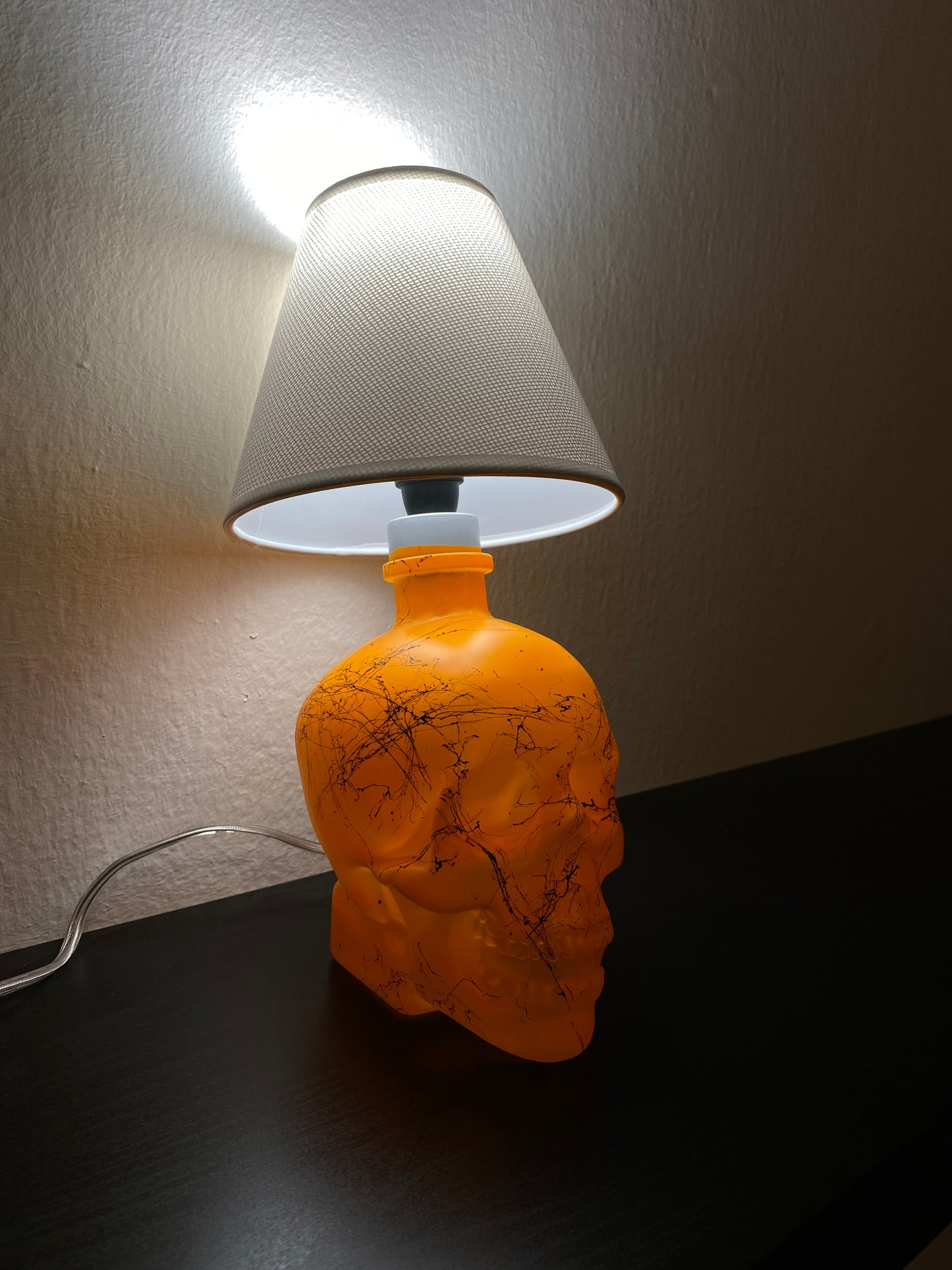 Lampada Teschio Crystal Head Arancione Fluo Effetto Marmo