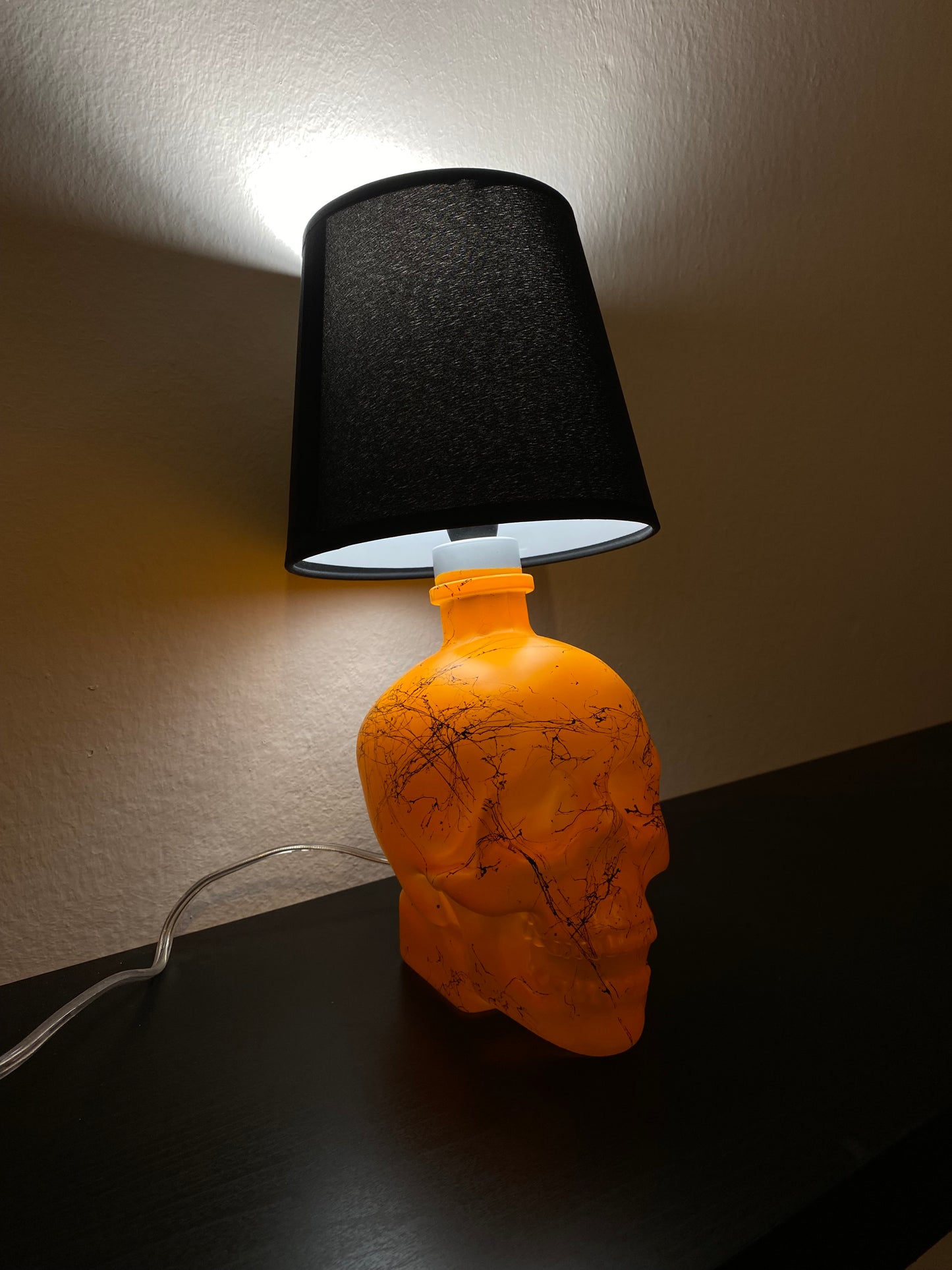 Lampada Teschio Crystal Head Arancione Fluo Effetto Marmo