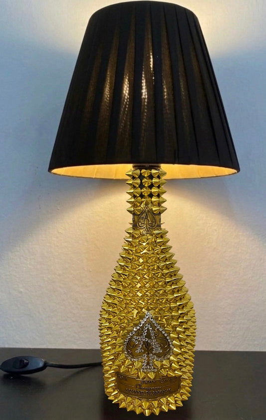 Lampada Armand De Brignac Gold Borchie Oro e Strass