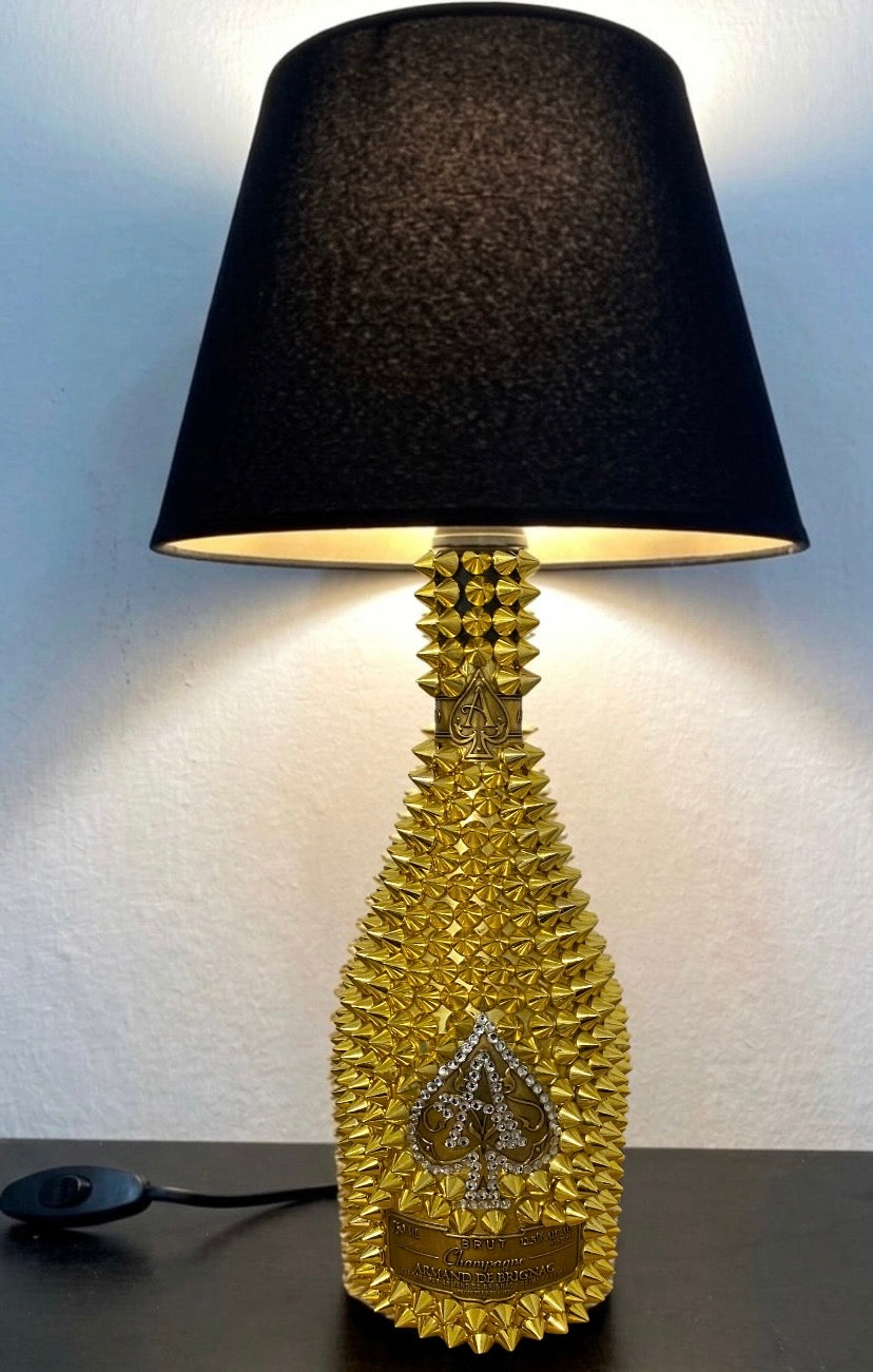 Lampada Armand De Brignac Gold Borchie Oro e Strass