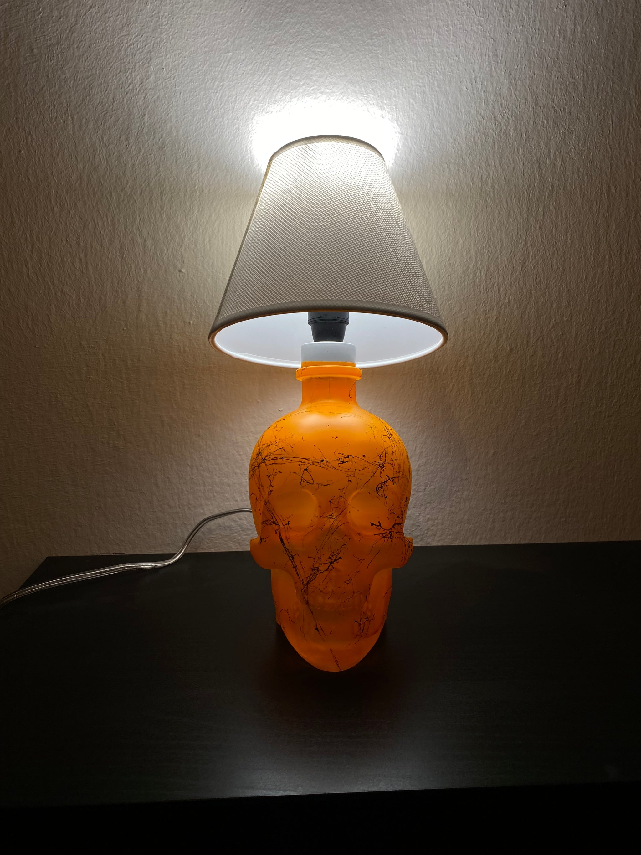 Lampada Teschio Crystal Head Arancione Fluo Effetto Marmo