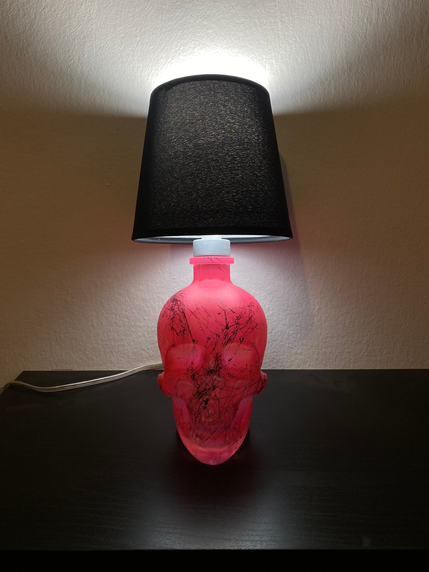 Lampada Teschio Crystal Head Rosa Fluo Effetto Marmo