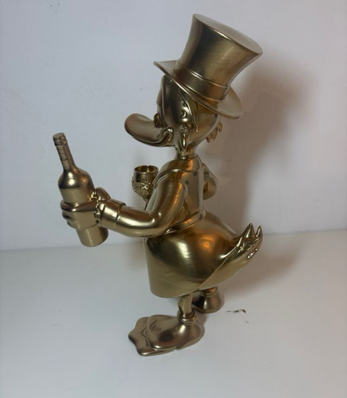 Scrooge Mc Duck Statua 3D con Calice di Vino e Bottiglia
