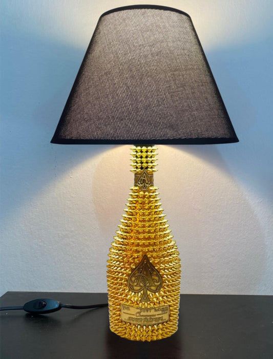 Armand De Brignac Goldlampe mit Goldnieten